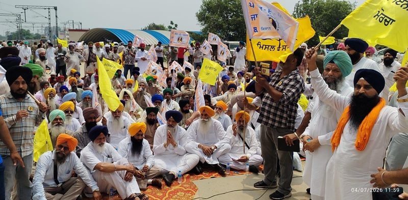 ਕੌਮੀ ਇਨਸਾਫ਼ ਮੋਰਚੇ ਵੱਲੋਂ ਬੰਦੀ ਸਿੰਘਾਂ ਦੀ ਰਿਹਾਈ ਲਈ ਰੇਲਵੇ ਟਰੈਕ ’ਤੇ ਧਰਨਾ