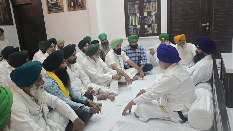 ਕਿਸਾਨੀ ਅਤੇ ਸਿੱਖੀ ਮਸਲਿਆਂ ਨੂੰ ਲੈ ਕੇ ਕਿਸਾਨ ਆਗੂਆਂ ਵੱਲੋਂ ਜਥੇਦਾਰ ਗੜਗੱਜ ਨਾਲ ਮੁਲਾਕਾਤ