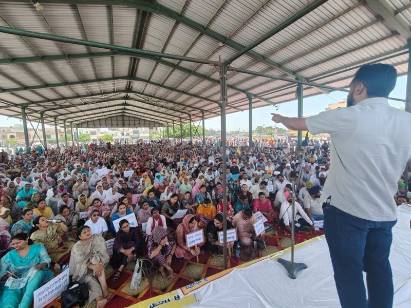 ਮਗਨਰੇਗਾ ਮੁਲਾਜ਼ਮਾਂ ਵੱਲੋਂ ਵਿੱਤ ਮੰਤਰੀ ਖ਼ਿਲਾਫ ਇਕੱਠ