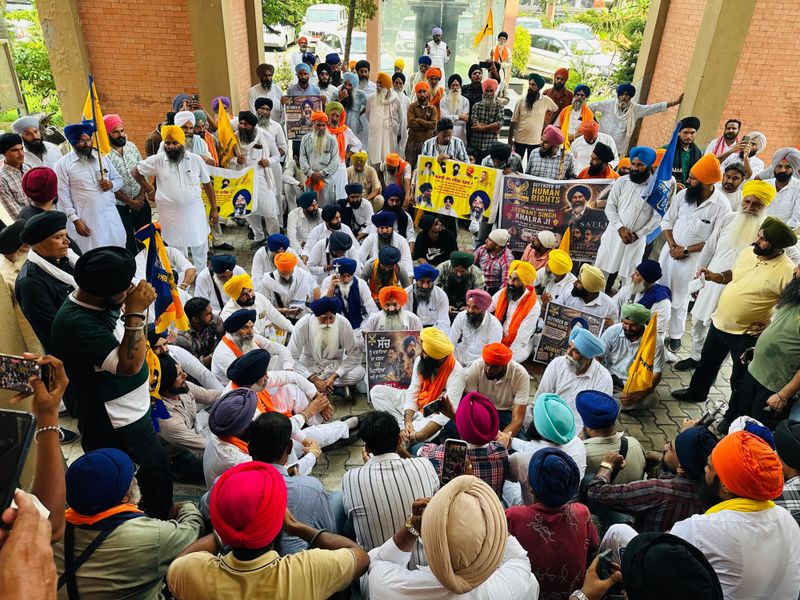 Akali Dal Waris Punjab De protests removal of Satluj from Zee5, submits memo to DC