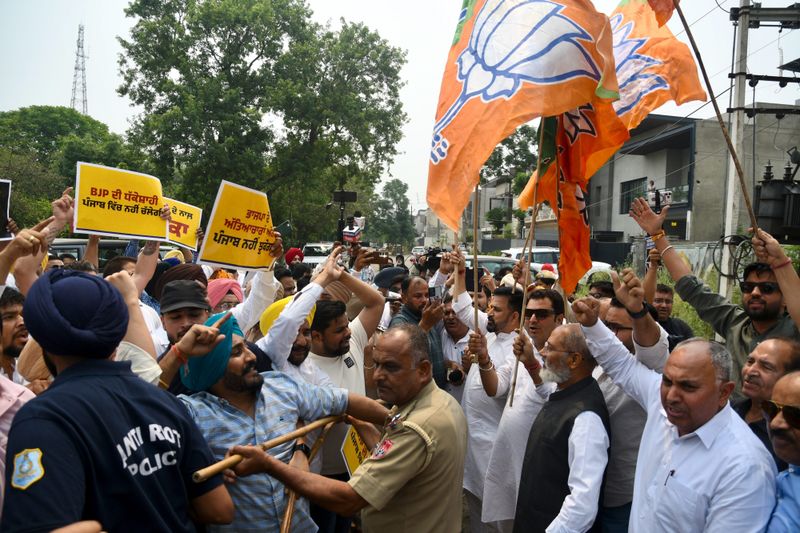 AAP, BJP men clash over minister Sanjeev Arora’s arrest
