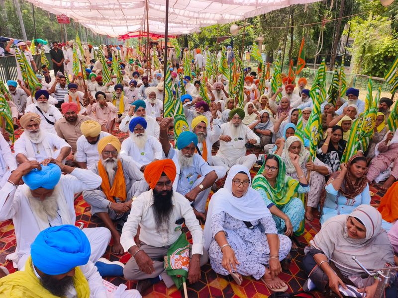 Farmers block road, protest outside SSP office in Patiala
