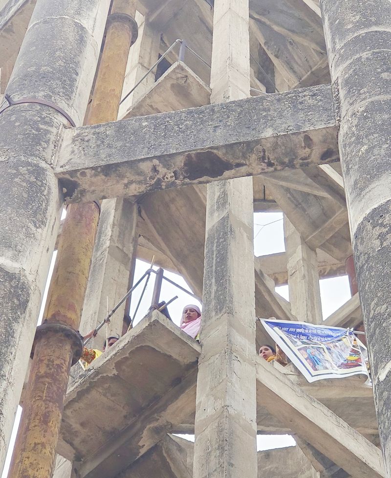 Punjab protesters take a leaf out of Sholay, climb atop towers to press for demands