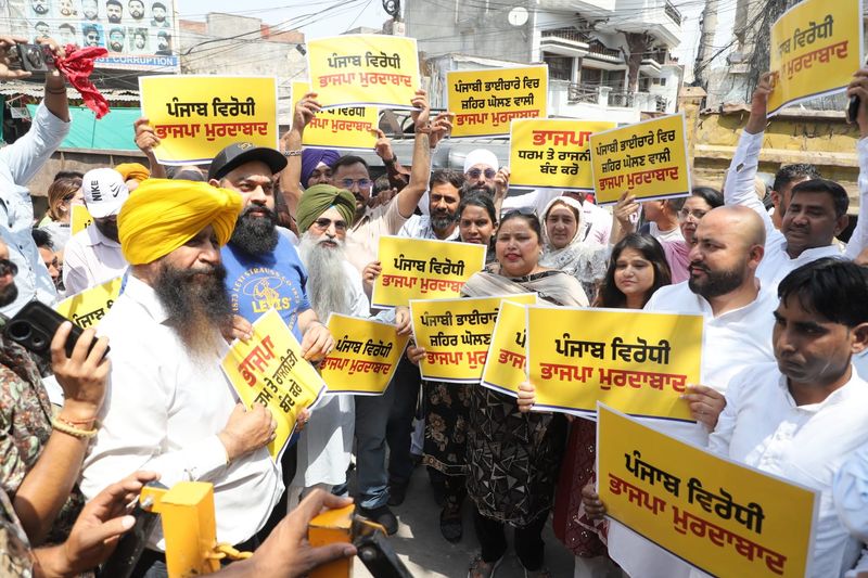 AAP leaders protest against SAD in Ludhiana over viral video row