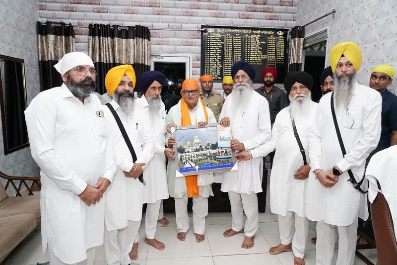 Akal Takht officiating Jathedar, SGPC chief meet Punjab Governor, list objections to anti-sacrilege law