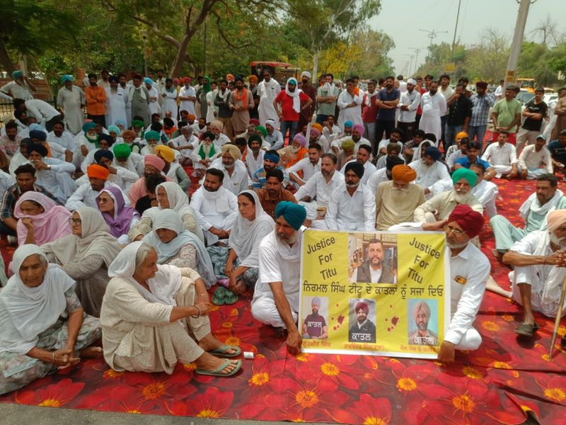 Kith and kin of slain SAD activist begin indefinite protest in Bathinda